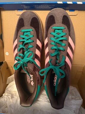 Like new! Brown velvet and suede adidas gazelle!!